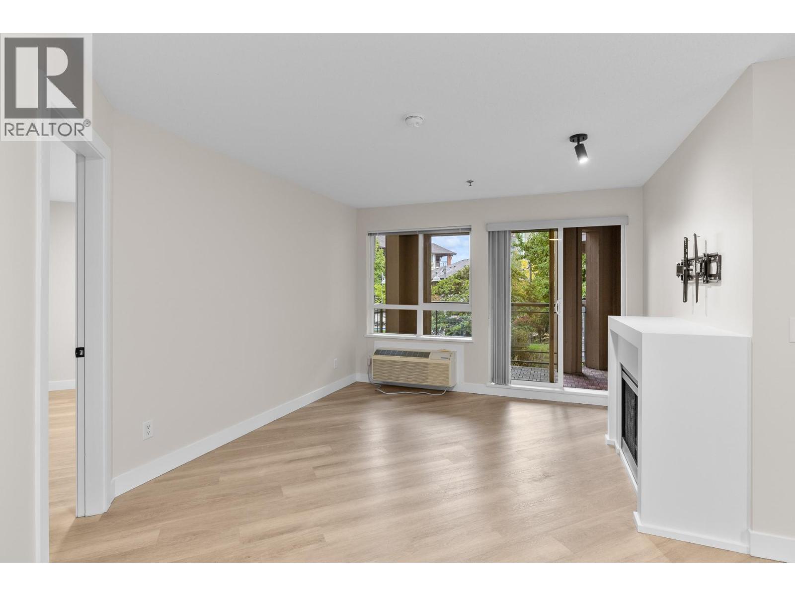 1083 Sunset Drive Unit# 211, Kelowna