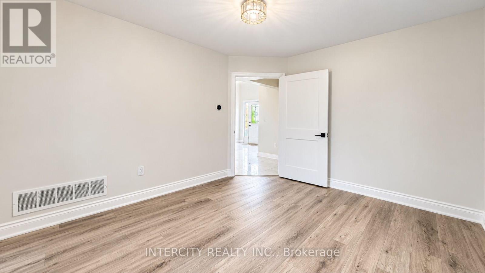 159 Moffatt Avenue, Brampton, ON photo 12