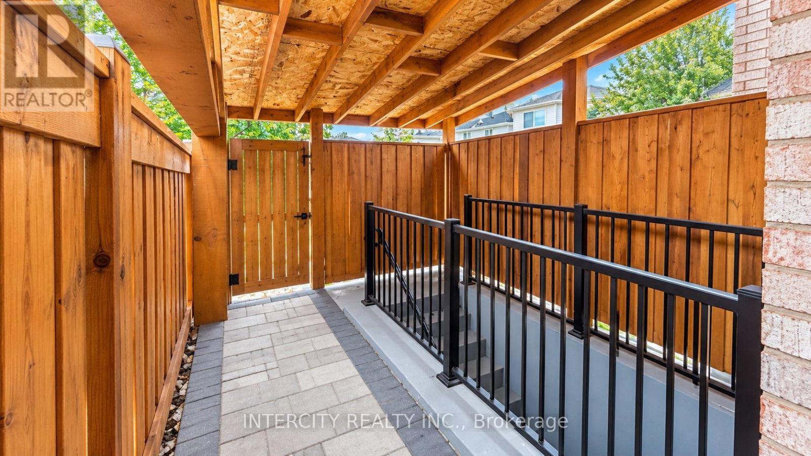 159 Moffatt Avenue, Brampton, ON photo 4