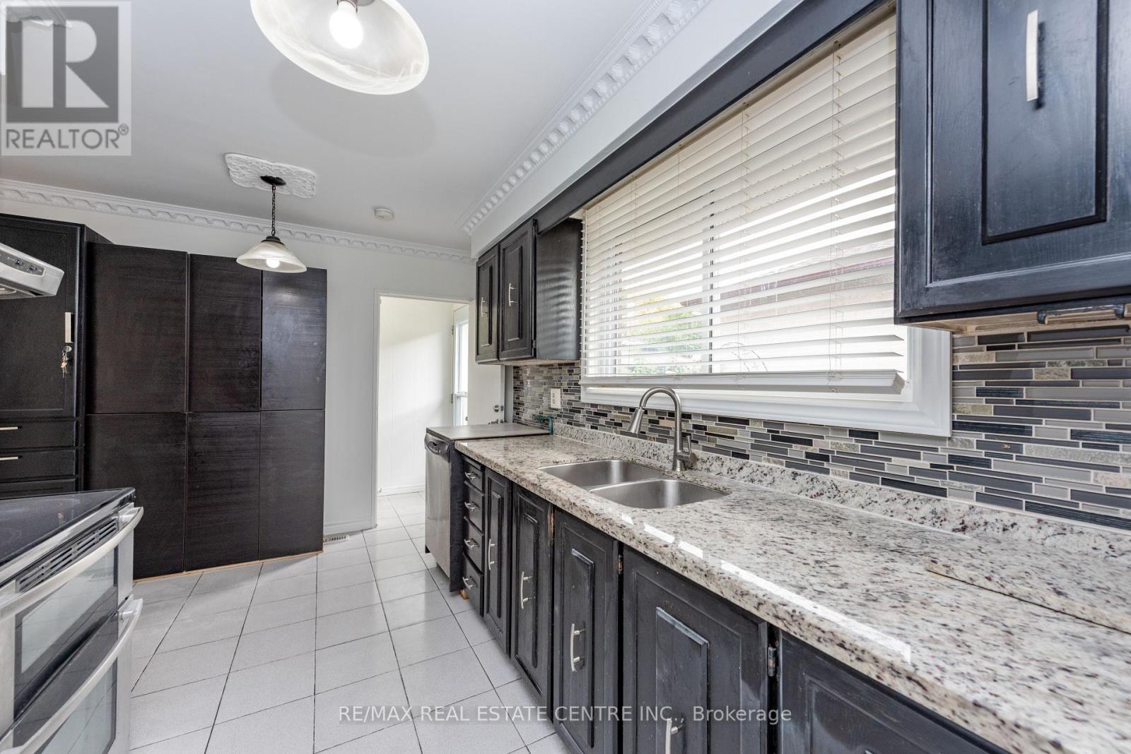 Photo of 45 AUTUMN BOULEVARD