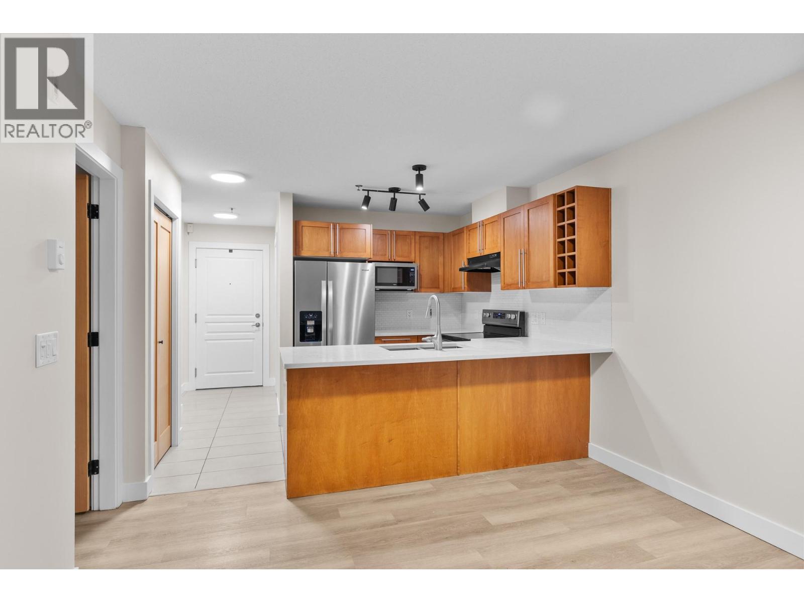 1083 Sunset Drive Unit# 211, Kelowna
