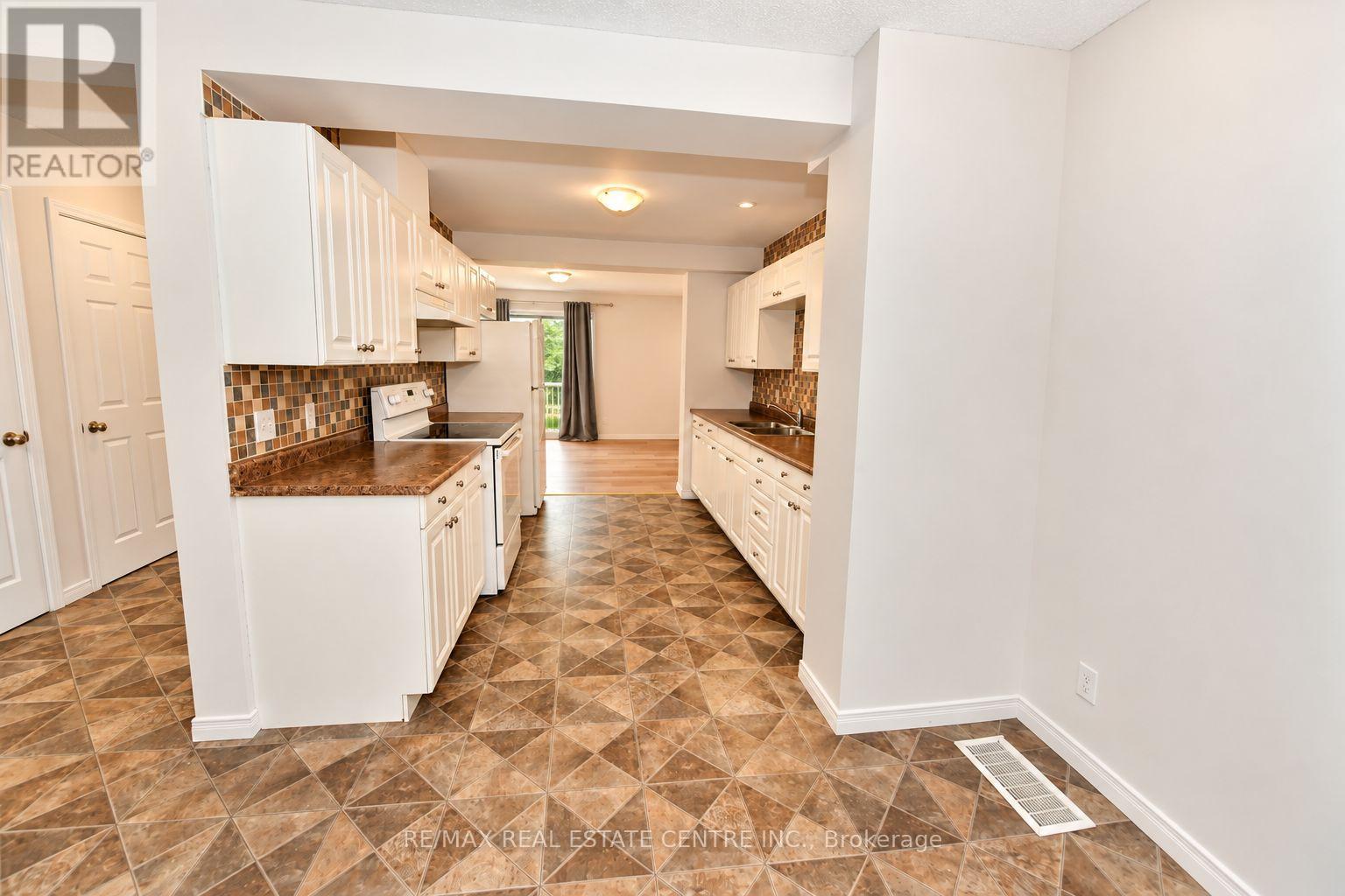 #8 23 HOWE DRIVE - 3