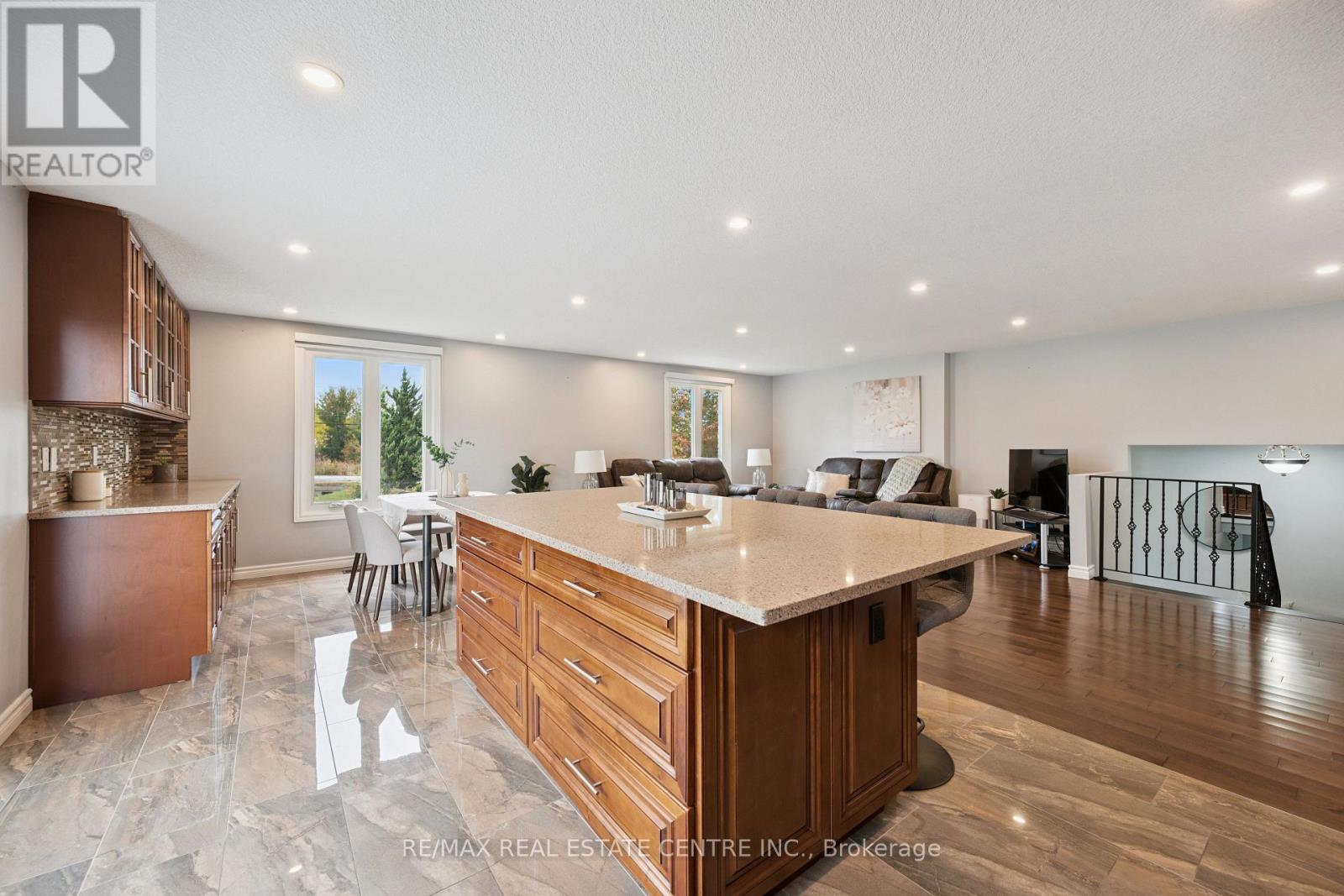 1211 OLD 8 HIGHWAY - Image 17
