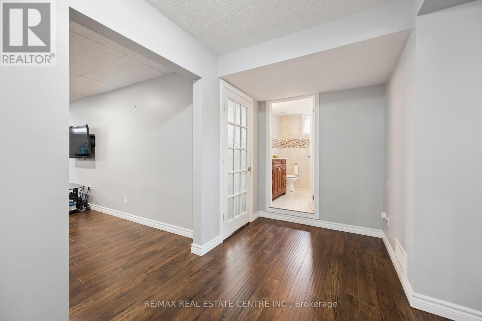 1211 OLD 8 HIGHWAY - Image 27