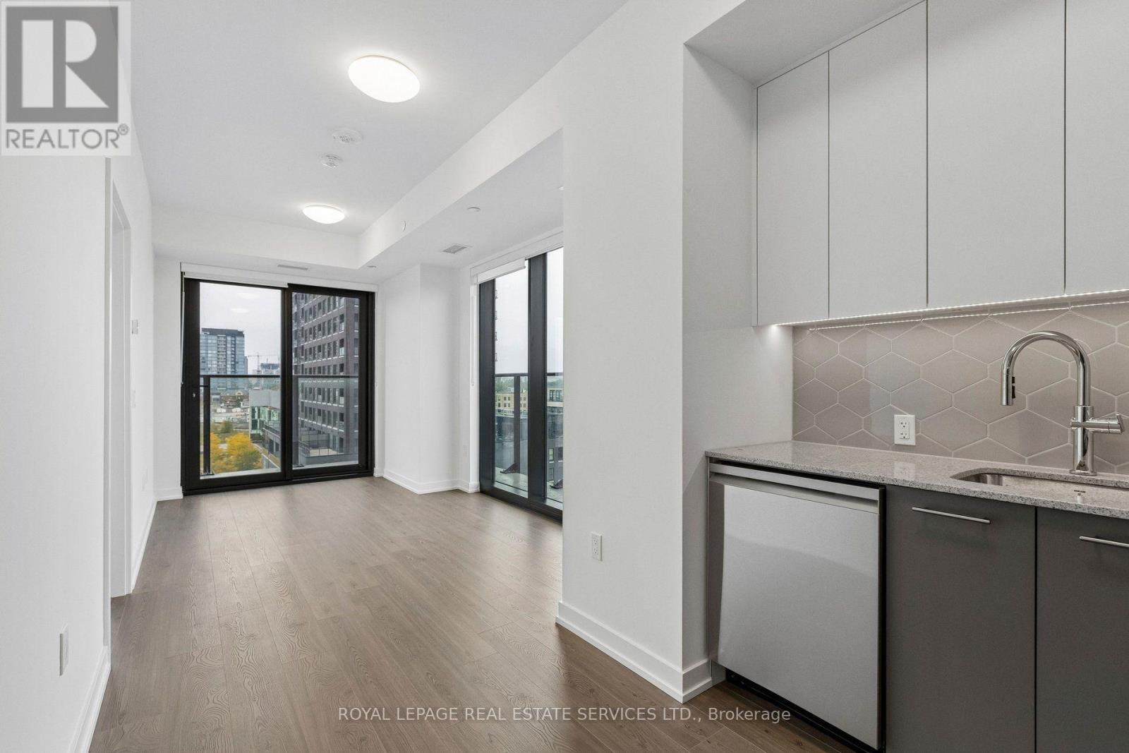 30 Francis Street South — photo 8