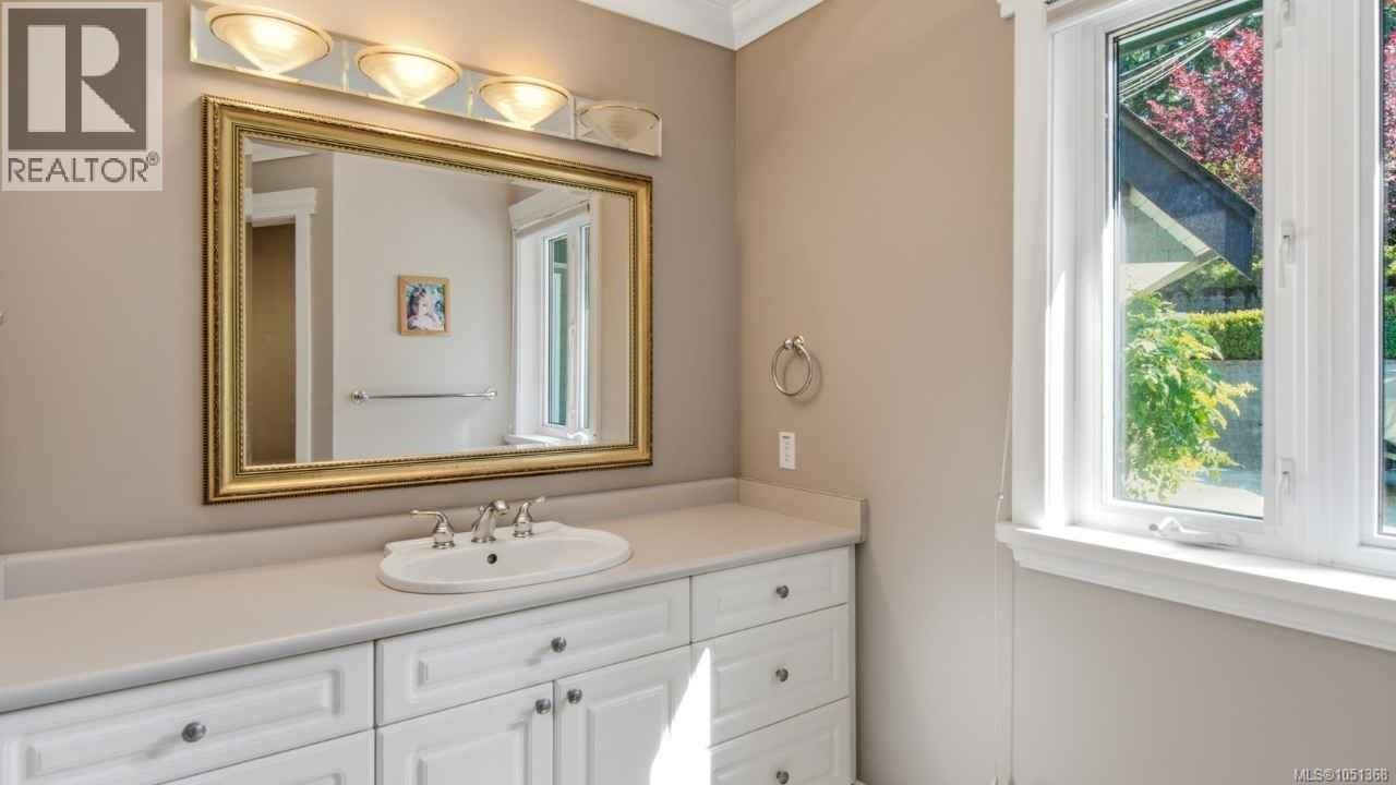 302 Roland Rd - Image 24