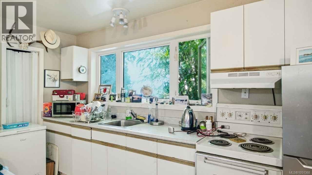 302 Roland Rd - Image 34