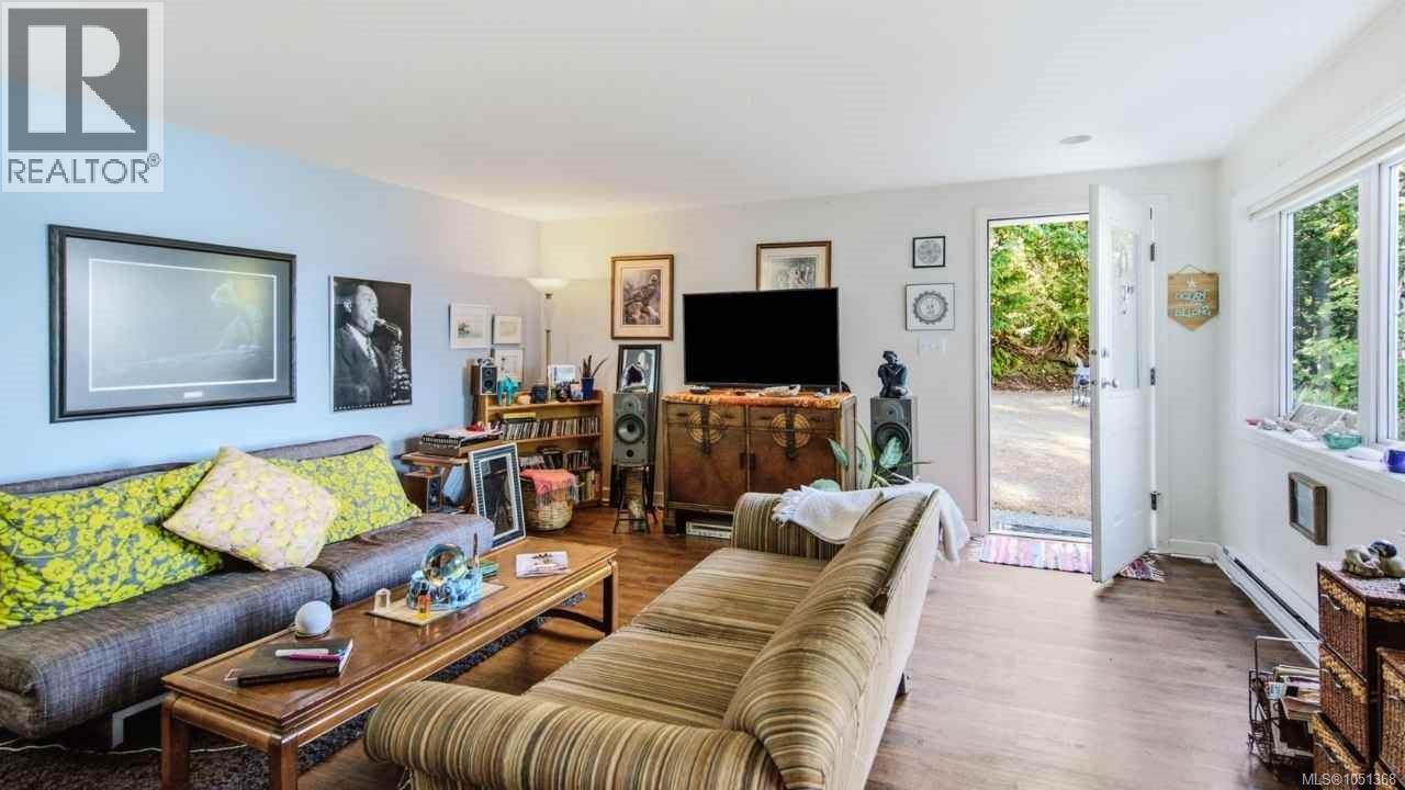 302 Roland Rd - Image 36