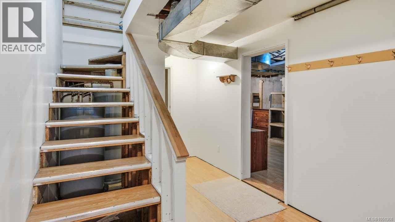 302 Roland Rd - Image 39