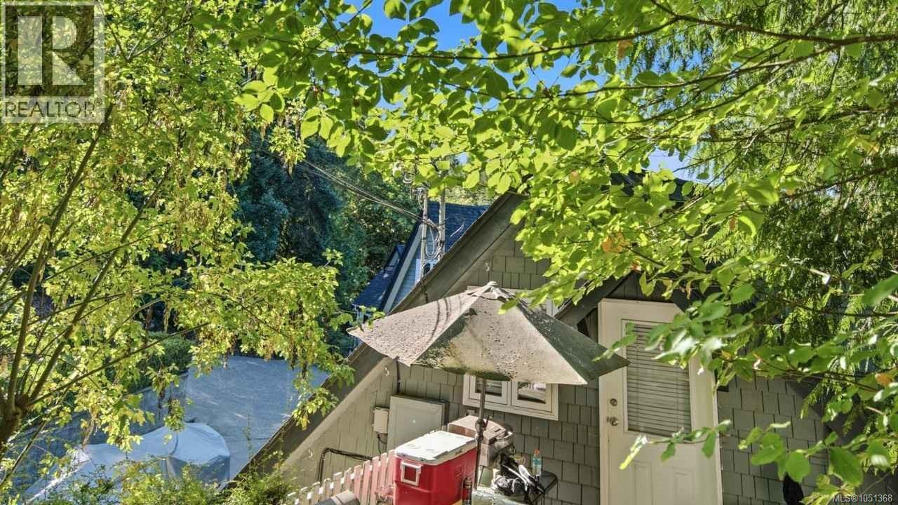 302 Roland Rd - Image 50