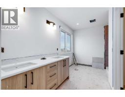 844 Hampshire Crescent NE - photo 22