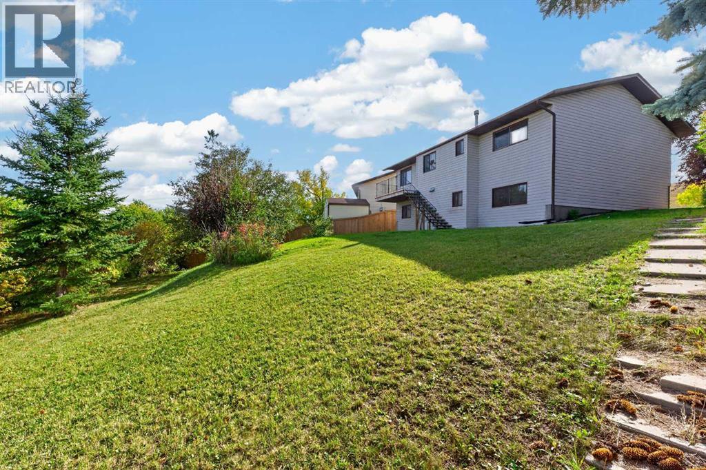 63 Beaconsfield Crescent NW - photo 2