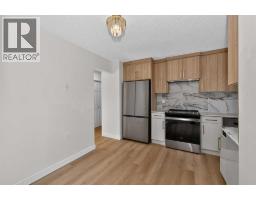 3pc Bathroom - 63 Beaconsfield Crescent Nw, Calgary, AB T3K1W5 Photo 9