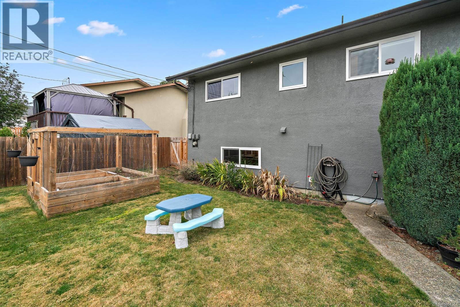 3988 Larchwood Dr - 36