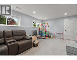 3988 Larchwood Dr, Saanich, BC V8N3P5 Photo 21