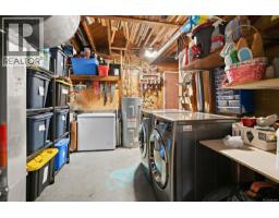 3988 Larchwood Dr, Saanich, BC V8N3P5 Photo 25