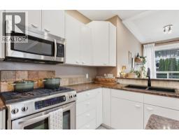 2025 Panorama Court, Kamloops, BC V2E2S1 Photo 18