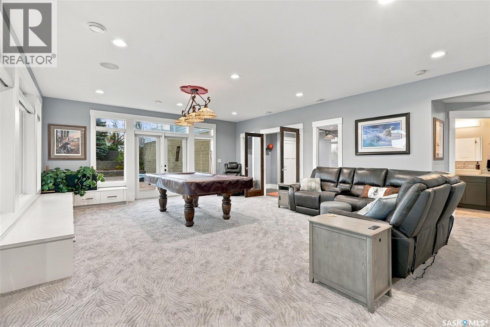 11 Mandalay DRIVE - 52