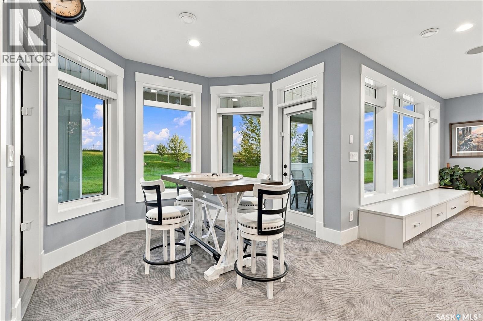 11 Mandalay DRIVE - 54