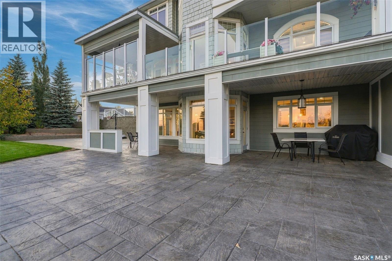 11 Mandalay DRIVE - 65