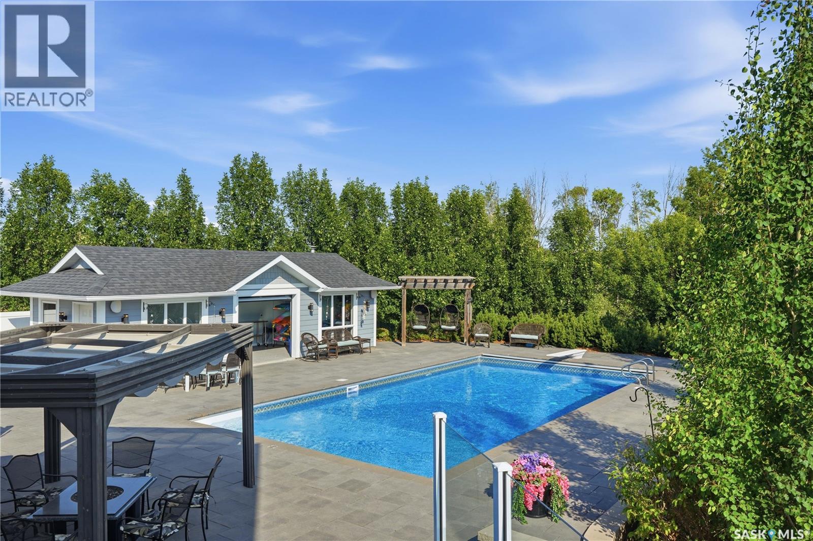 11 Mandalay DRIVE - 73