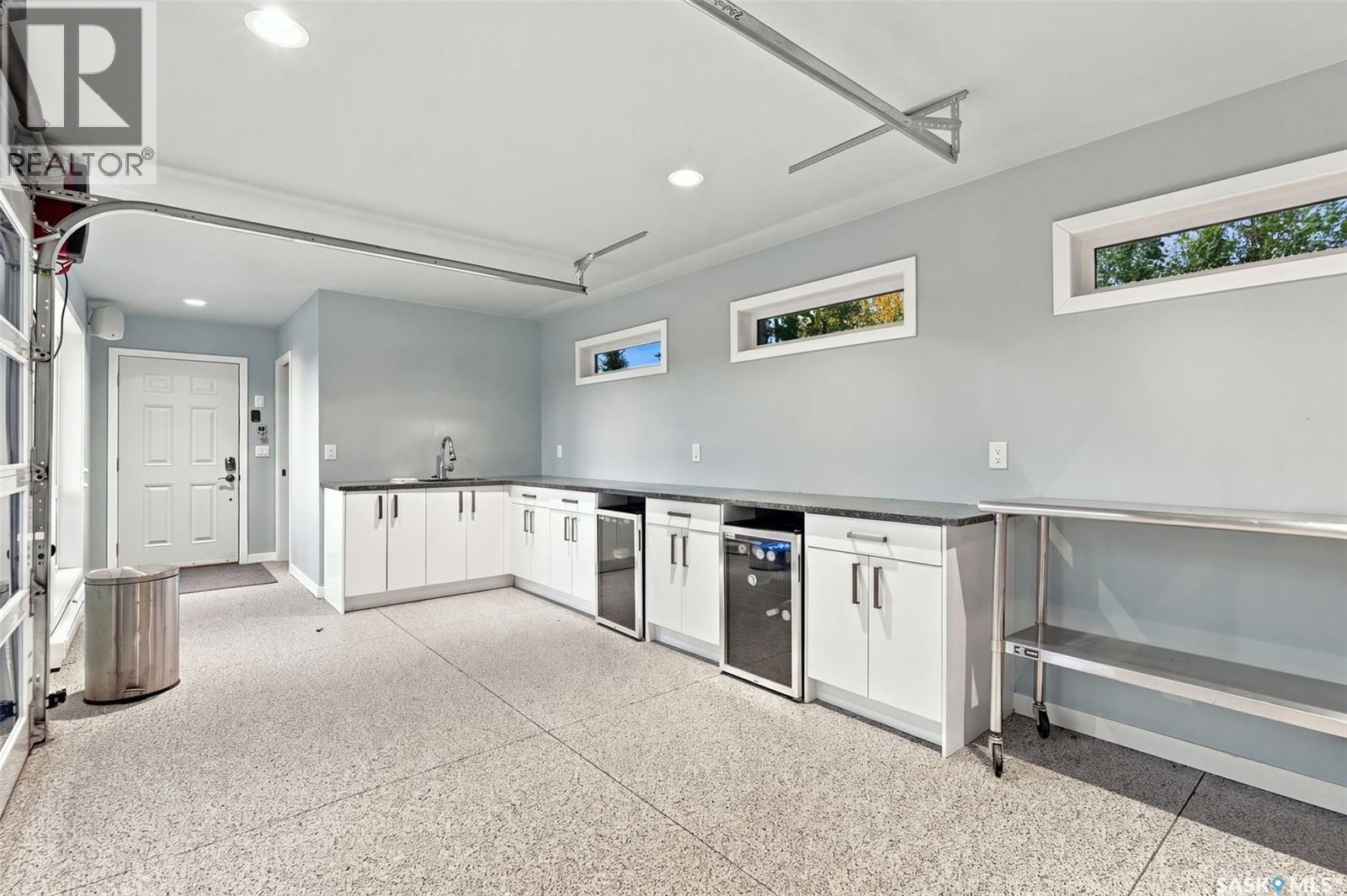 11 Mandalay DRIVE - 77