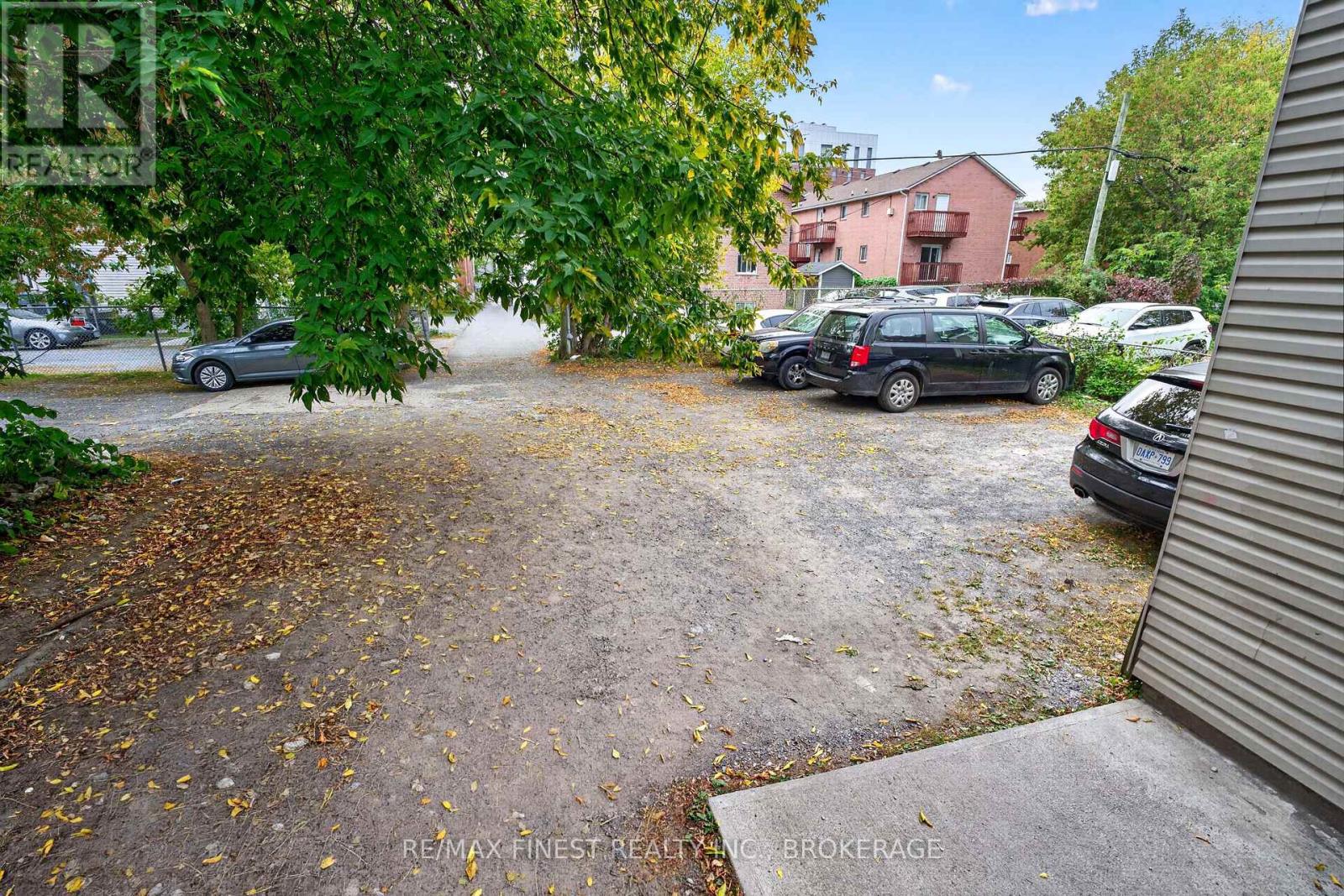 364 BROCK STREET - 12