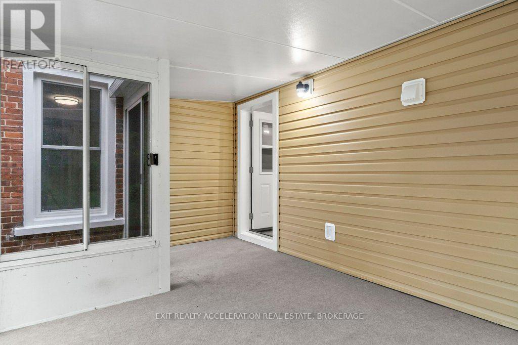 211 BRIDGE STREET W - 23
