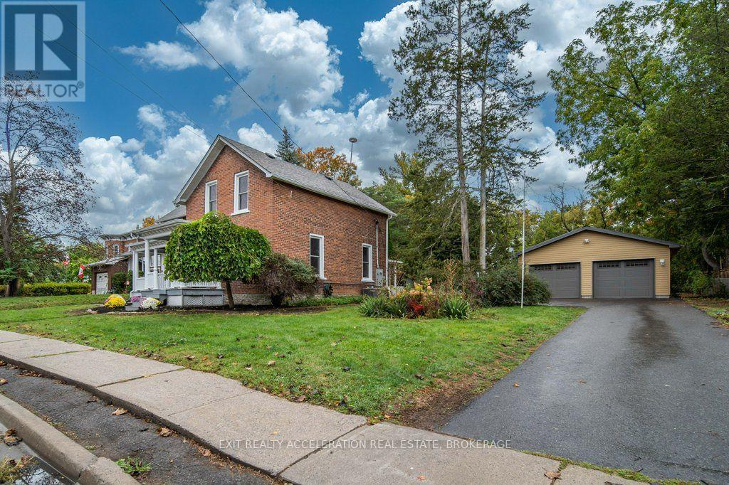 211 BRIDGE STREET W - 3