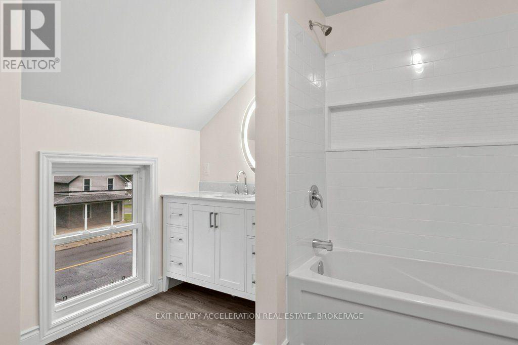211 BRIDGE STREET W - 33