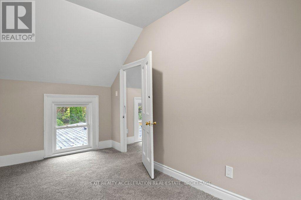 211 BRIDGE STREET W - Image 34