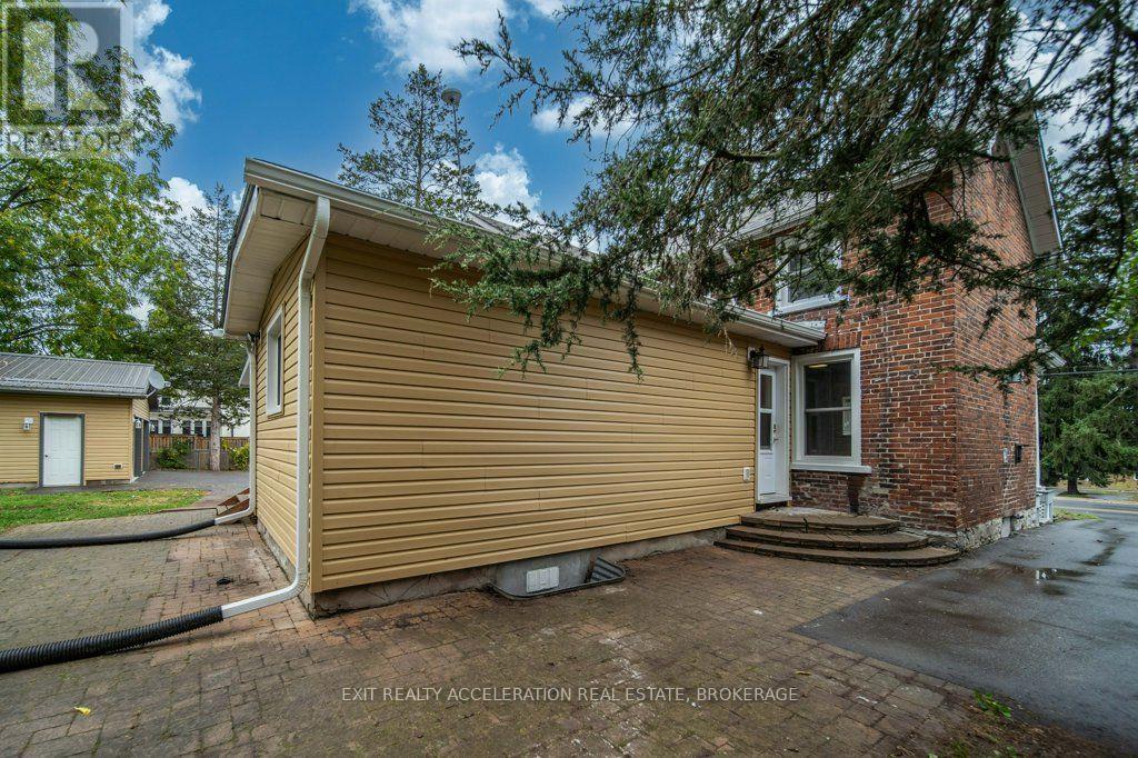 211 BRIDGE STREET W - 42