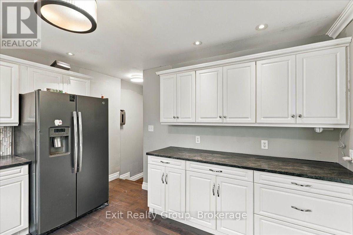 850 Littlestone Crescent, Kingston, ON photo 6