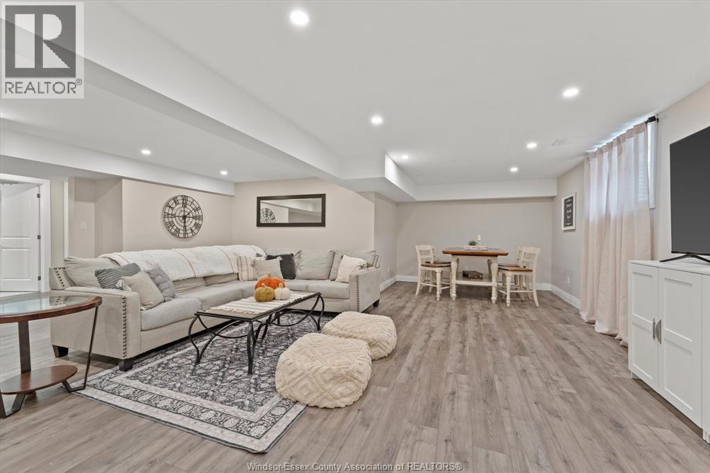 209 MULLEN CRESCENT - 17