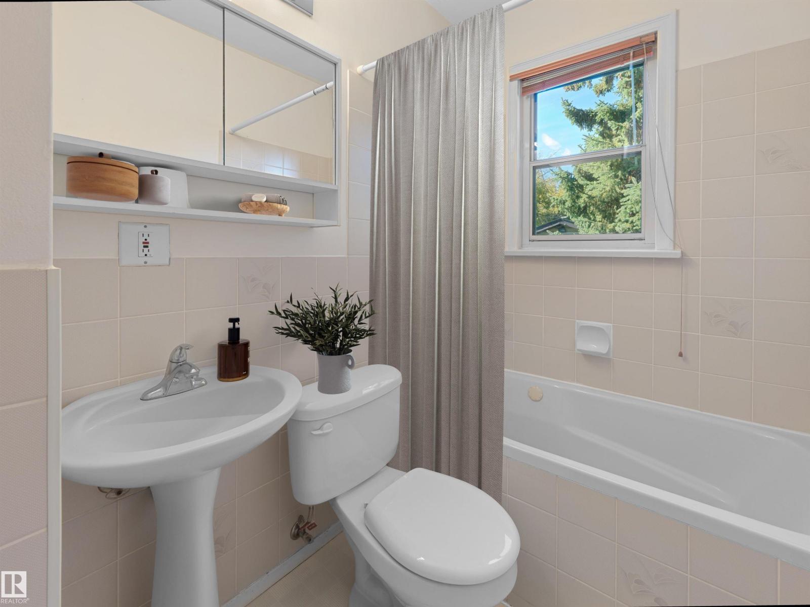 6810 110 ST NW - Image 13