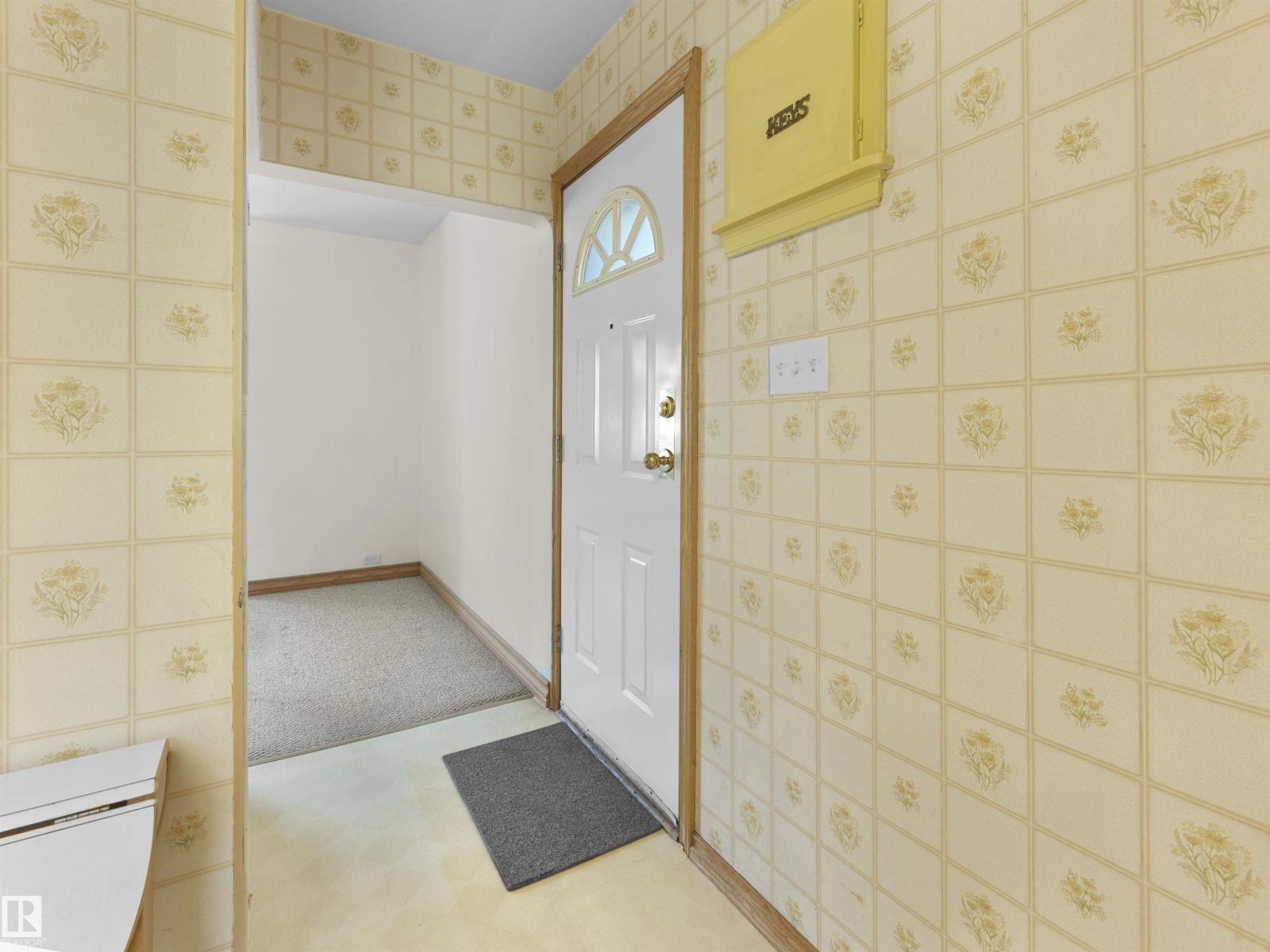 6810 110 ST NW - 8