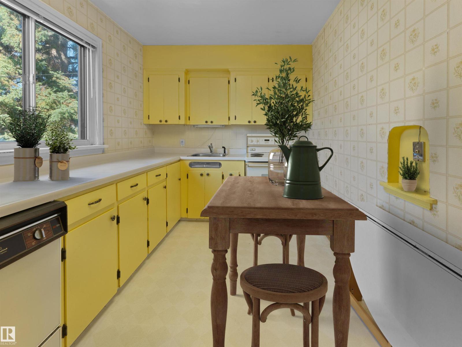 6810 110 ST NW - 10