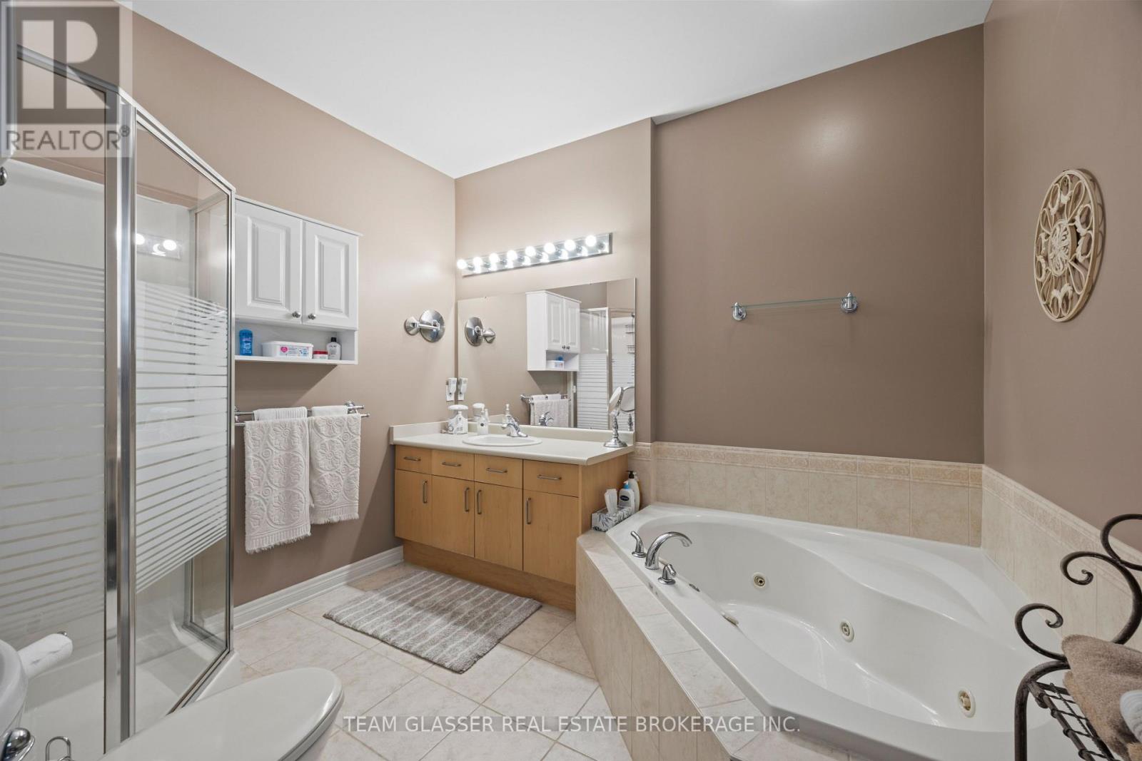#139 2025 MEADOWGATE BOULEVARD - Image 23