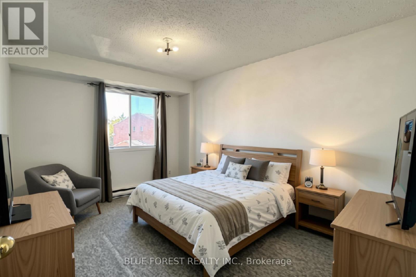 1096 Jalna Boulevard — photo 8