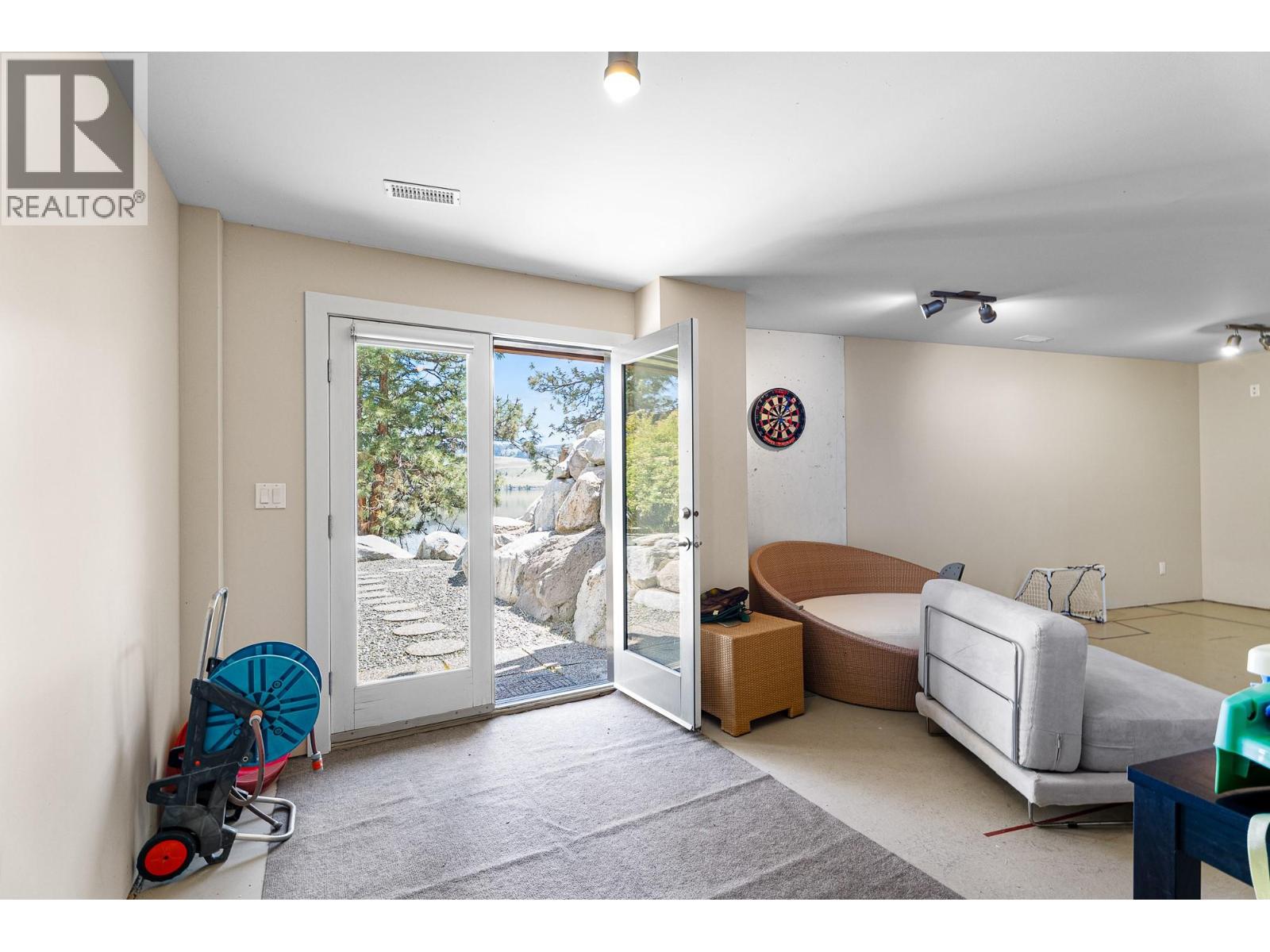 6588 Monck Park Road - Image 77