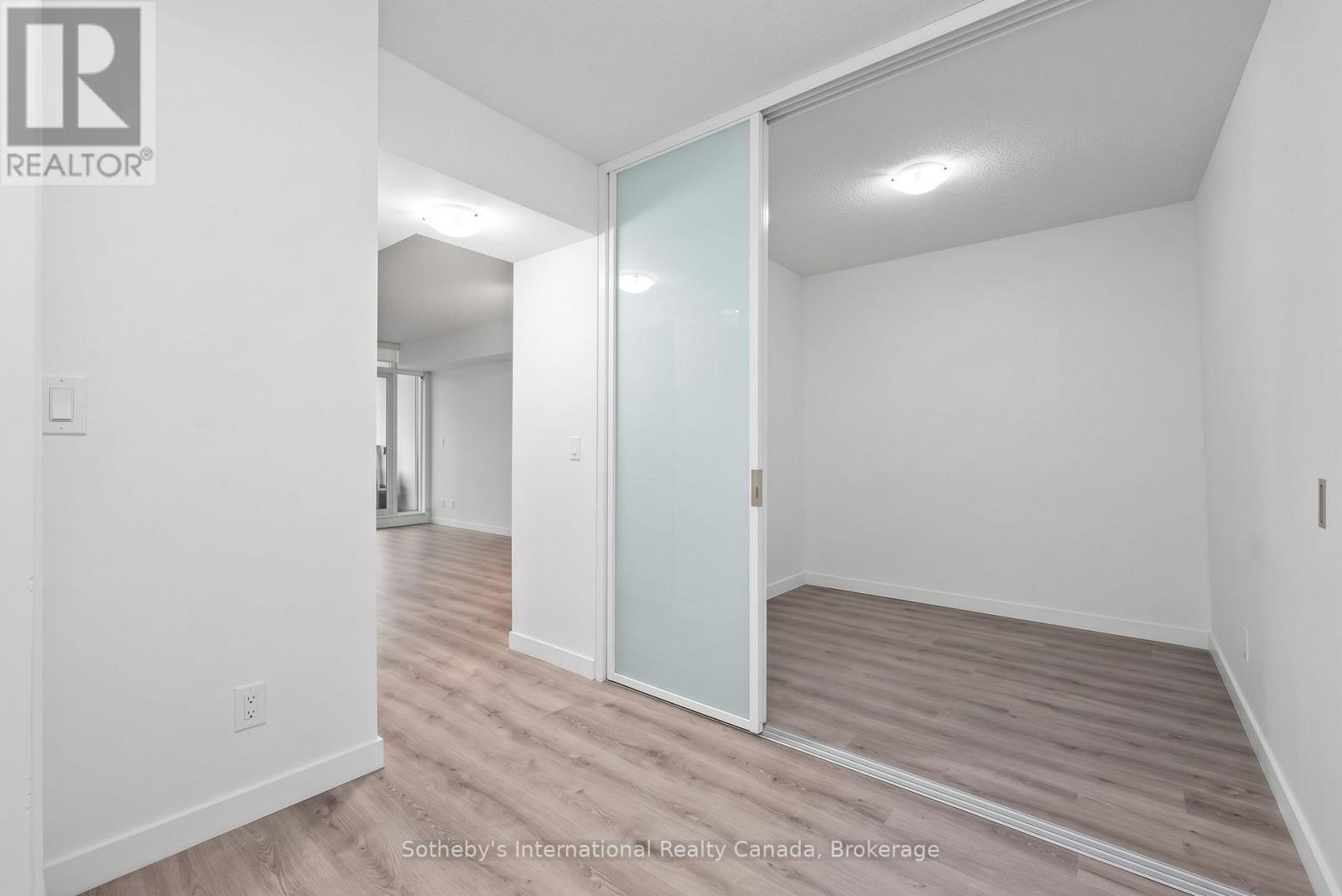 #412 556 MARLEE AVENUE - 12