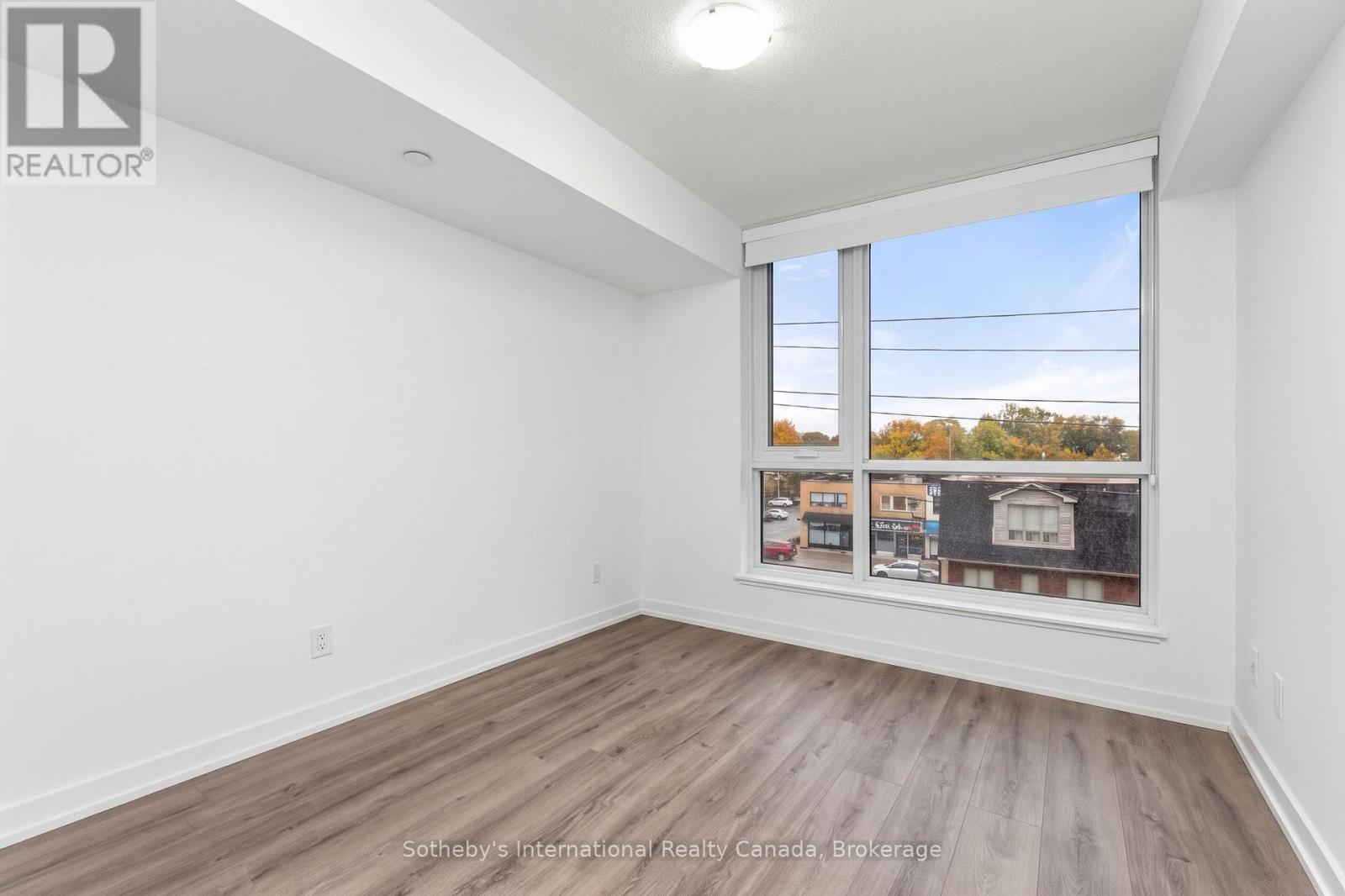 #412 556 MARLEE AVENUE - 16