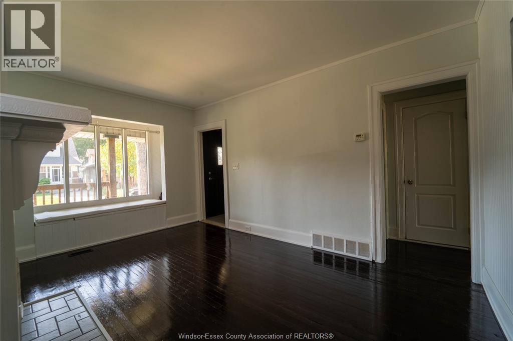966 CURRY AVENUE - 3