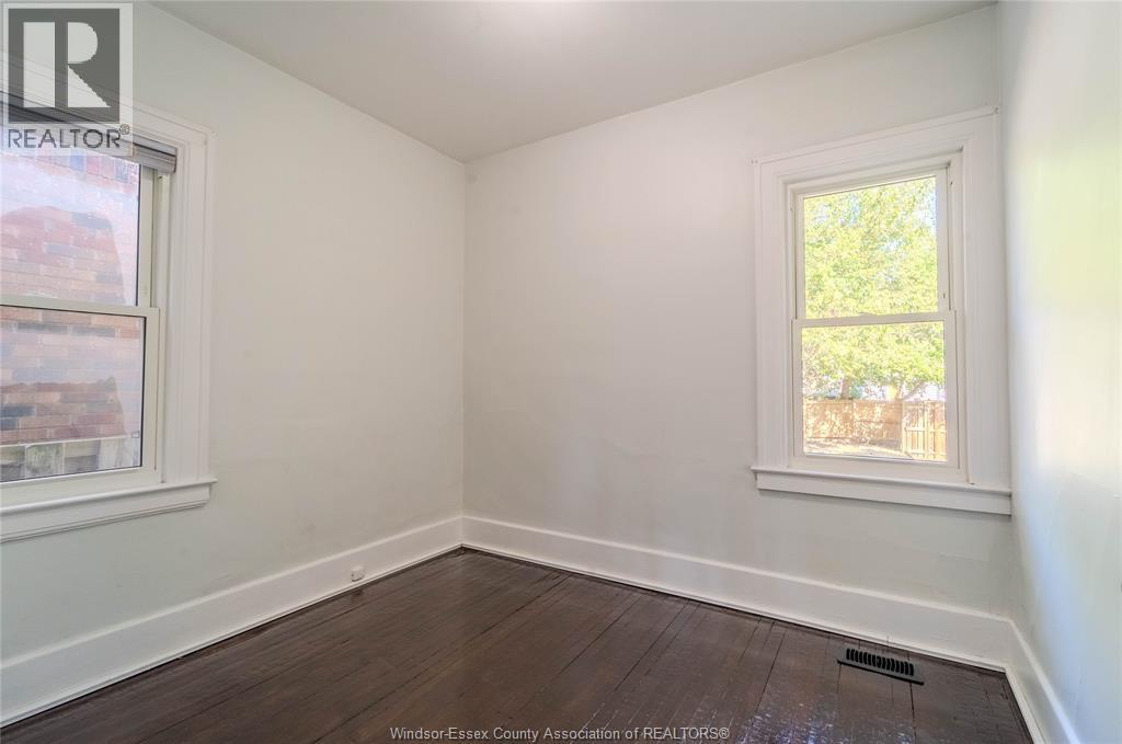 966 CURRY AVENUE - 7