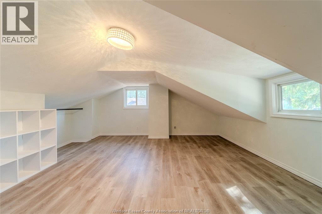 966 CURRY AVENUE - Image 8