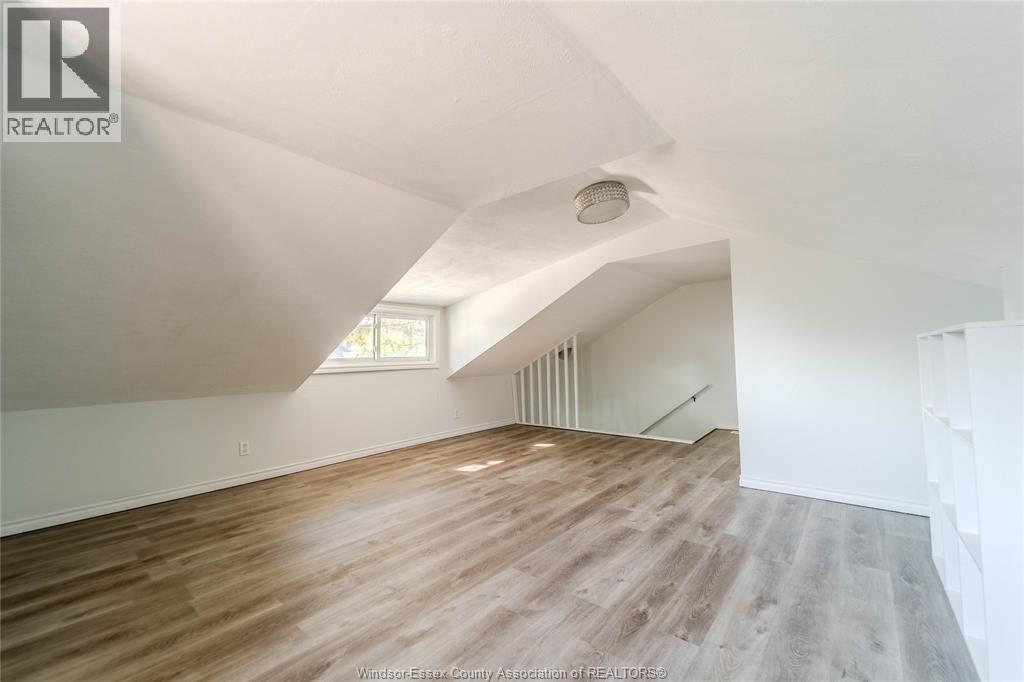 966 CURRY AVENUE - 9