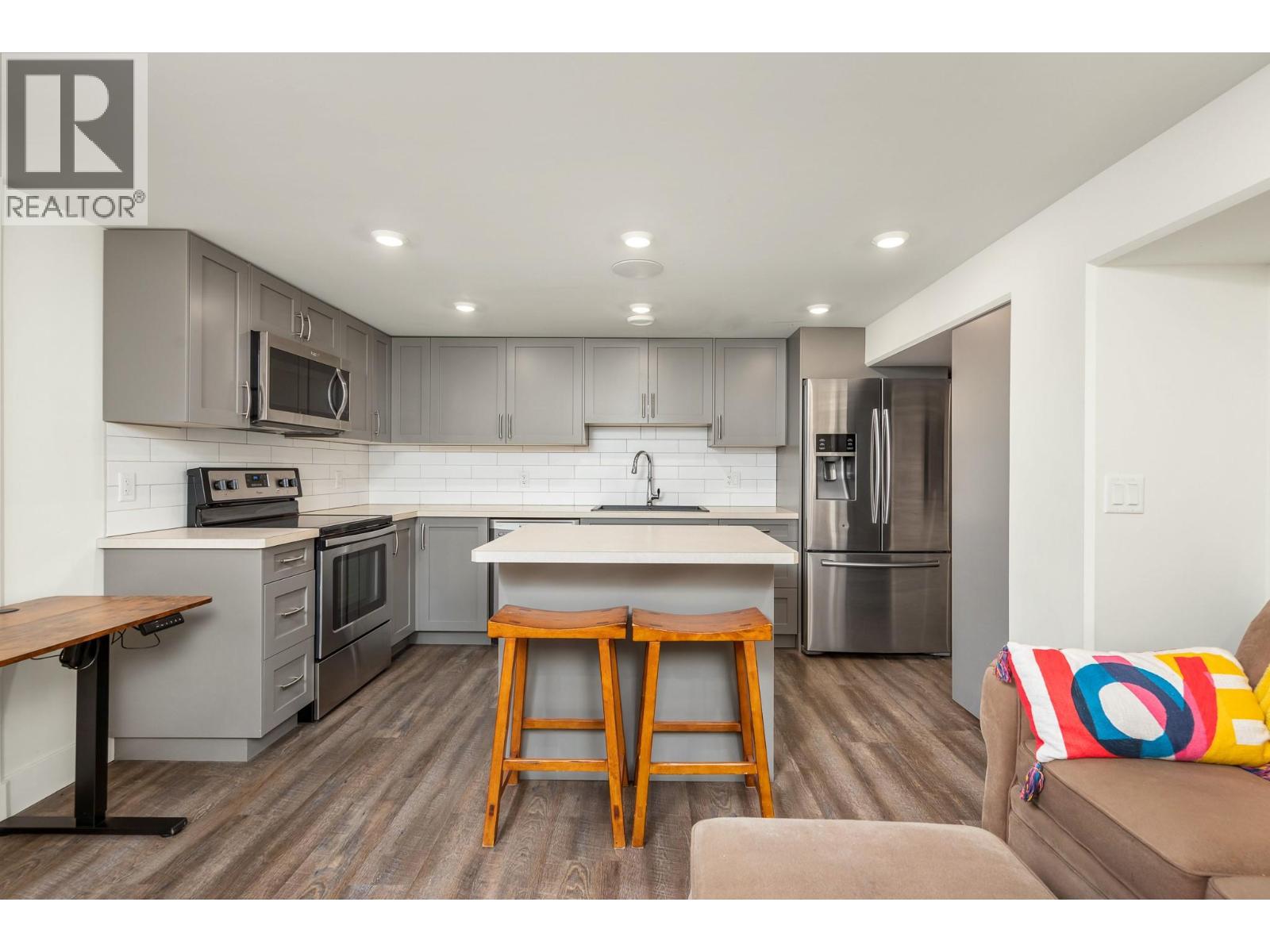 2003 30 Avenue - 30