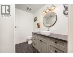 3pc Ensuite bath - 2003 30 Avenue, Vernon, BC V1T2A6 Photo 16