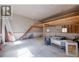 4pc Bathroom - 807 Spokane Street, Rossland, BC V0G1Y0 Photo 14
