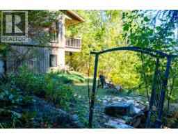 807 Spokane Street, Rossland, BC V0G1Y0 Photo 18